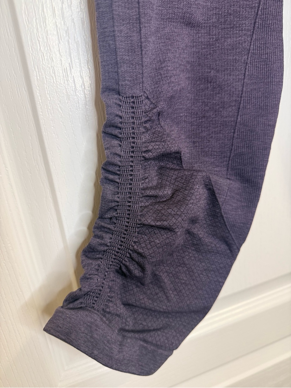 Lululemon Women's Ruched Capri Leggings Size 6 - Picture 2 of 9
